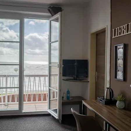 Отель Akzent Strandhotels Seestern, Delphin & Lachs