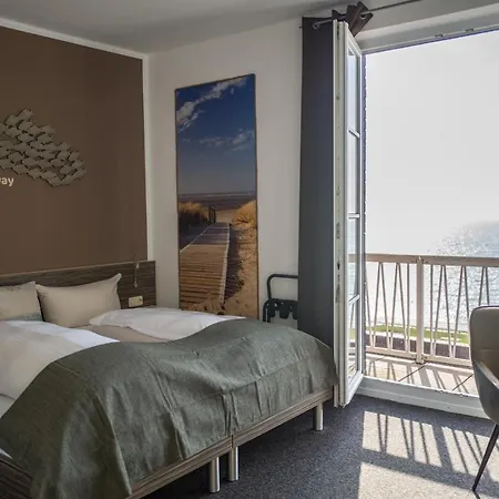 Akzent Strandhotels Seestern, Delphin & Lachs فندق فيلهلمسهافن