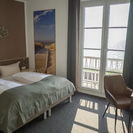 Akzent Strandhotels Seestern, Delphin & Lachs فندق فيلهلمسهافن